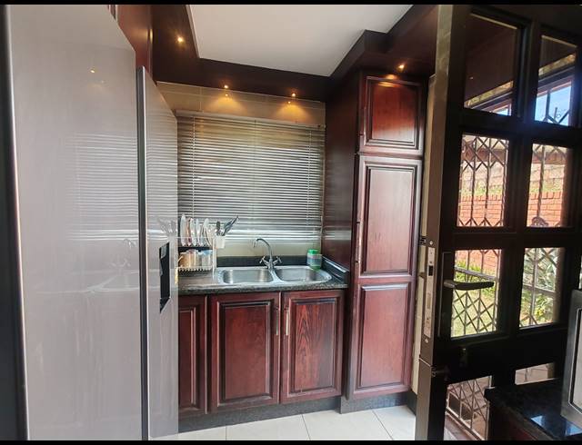 4 BEDROOM HOUSE TO LET IN SOUTHGATE